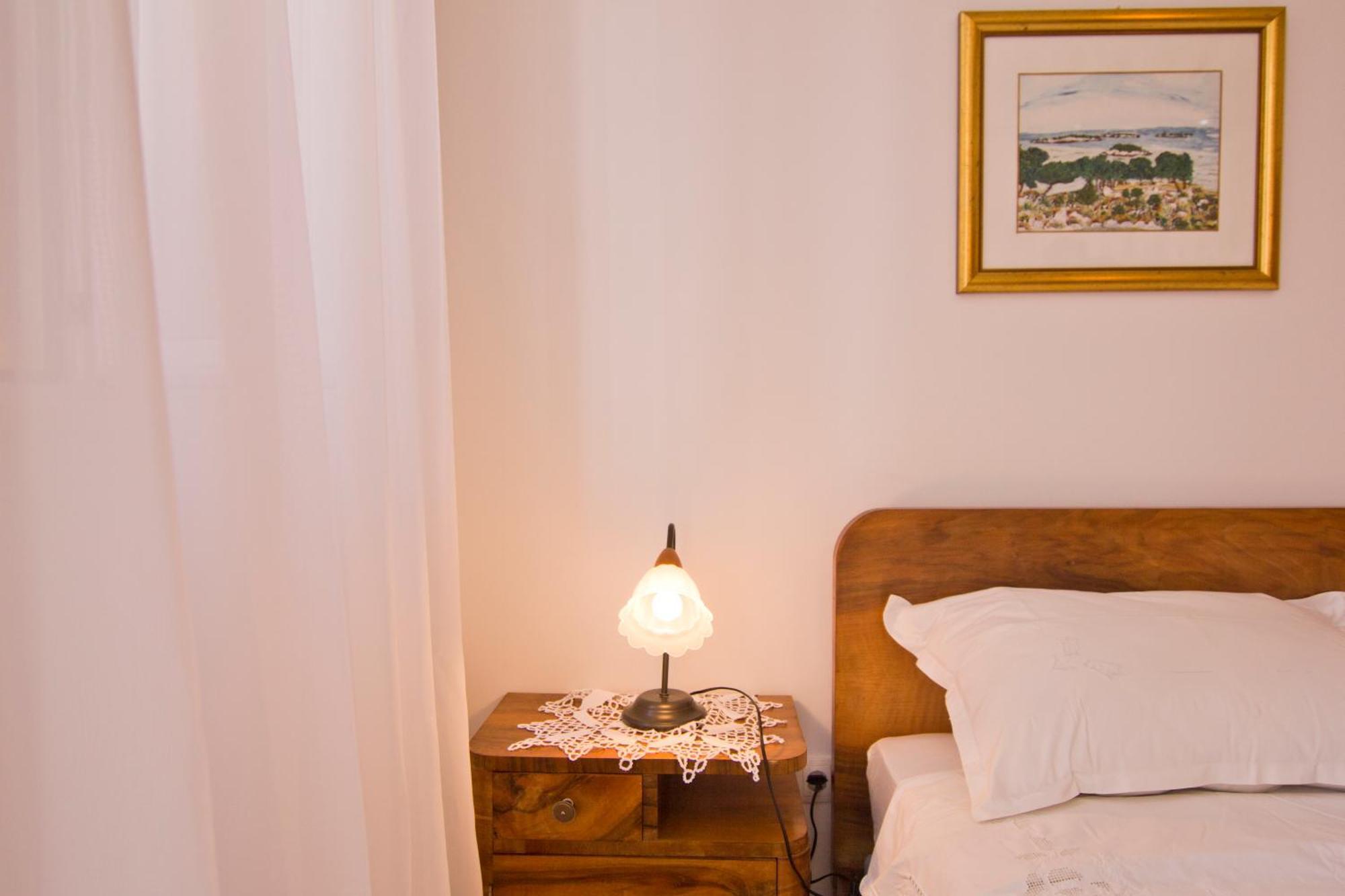 Apartments Donika Komiža Pokoj fotografie