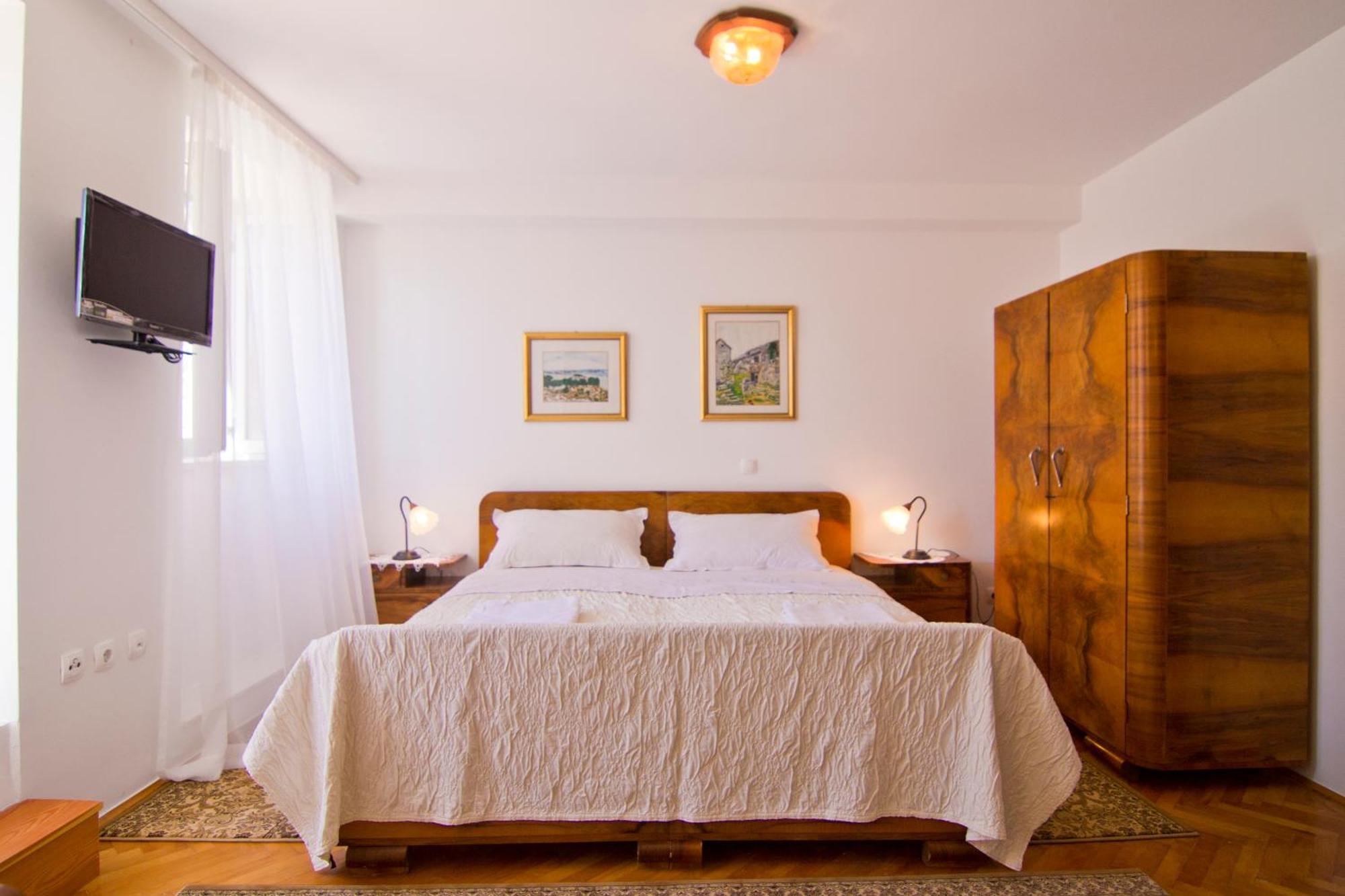 Apartments Donika Komiža Pokoj fotografie